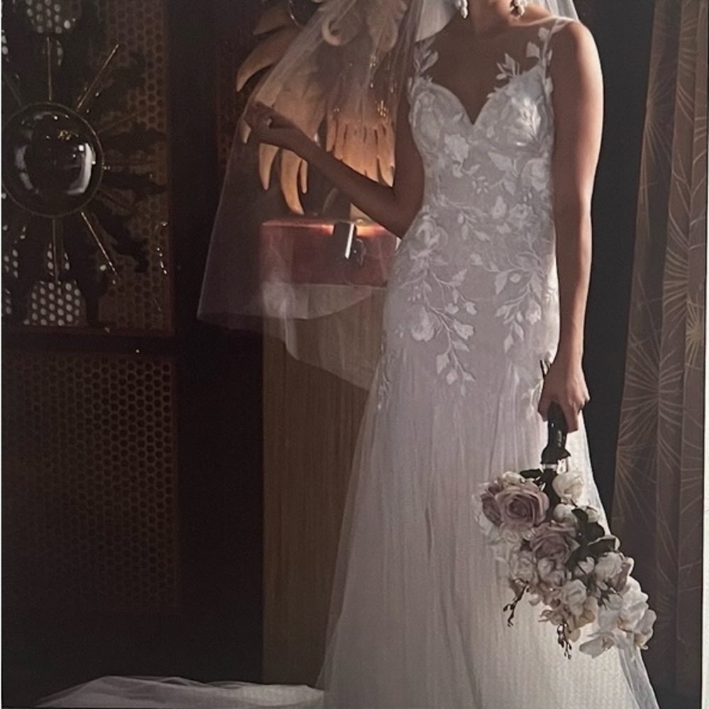 Elegant White Lace Wedding Dress